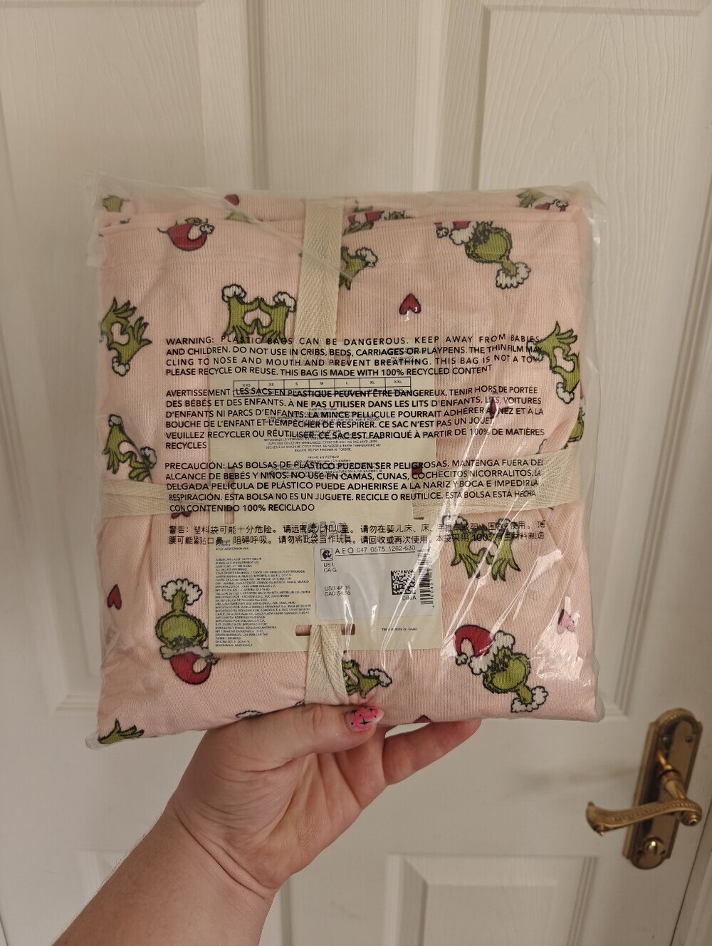 AMERICAN EAGLE NWT Grinch Pajamas Set - Picture 4 of 4